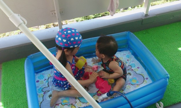 ぶり返す暑さと今年最後の水遊び