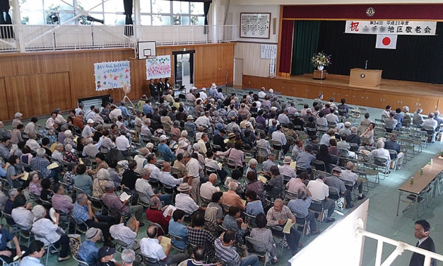 地区の敬老会にスタッフとして参加しました。