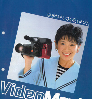 寝返りをする気が無い様子の5ヶ月児～カムコーダの歴史