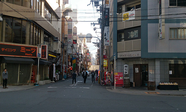 髪を切りに西中島界隈、そして東三国界隈を散策する。