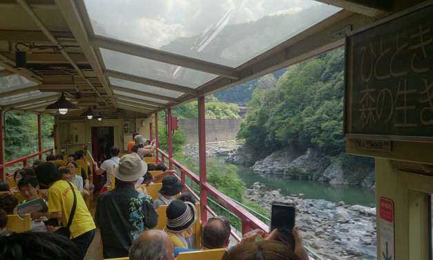 真夏日、トロッコに乗って嵐山へ