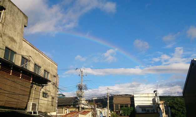 嵐の翌日、よく晴れた空に虹が出た