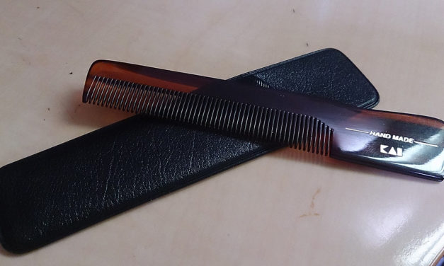 なかなか手に入らない柄のないコーム