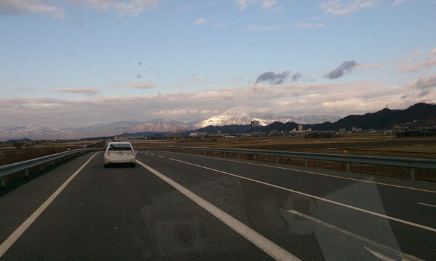 背中に走る今まで最大の激痛 – 滋賀県は雪世界