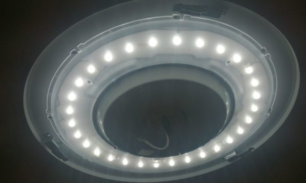 LEDシーリングがやってきた ― 照明器具は使い切りの時代へと