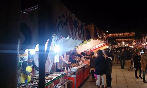 神様お願い、も白すぎる灯りも好きではないけども ― 茨木神社へ