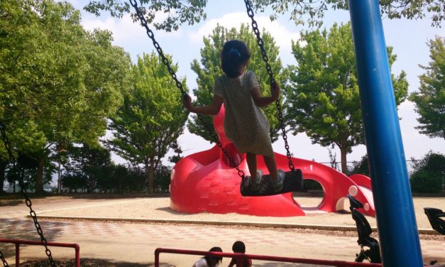 成長 ― ブランコの立ち漕ぎを見て