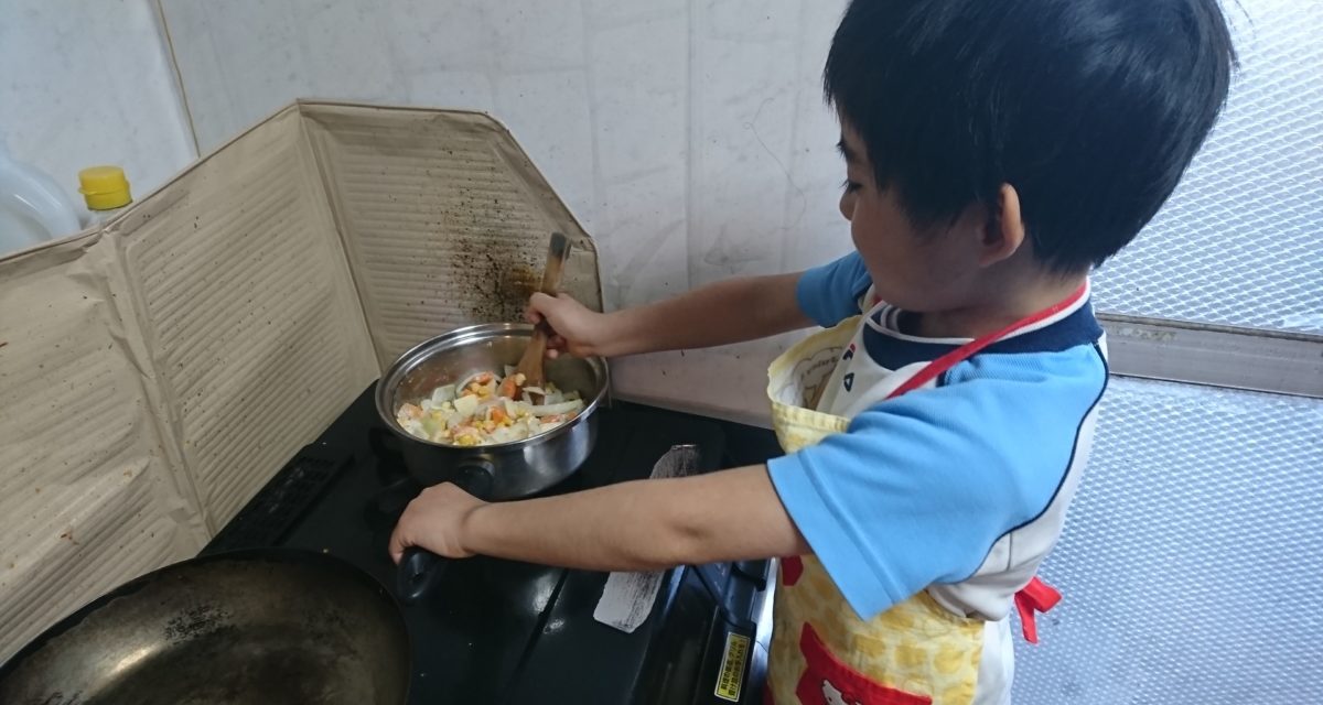 調理 ― 長男、初めての料理にトライする