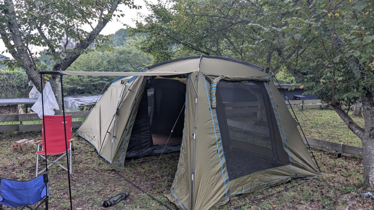 設営したテントの全景