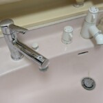 水栓 ― 洗面台の水栓をシャワー付のものに交換してみた。