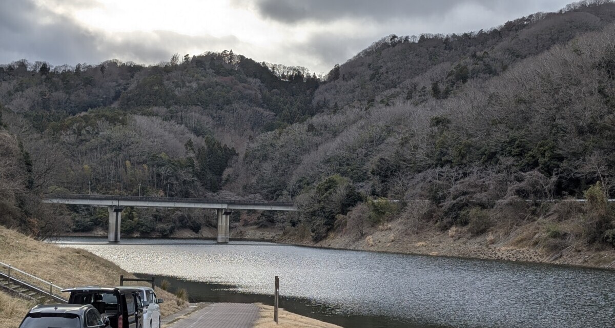 強風 ― 知明湖キャンプ場にデイキャンプに行きました。