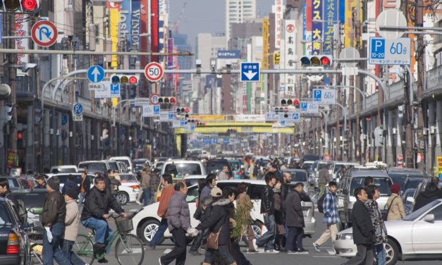 変わりゆく街並 ― 日本橋でんでんタウン